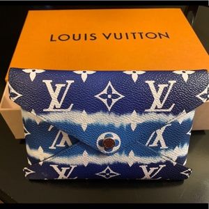 Louis Vuitton Escale Medium kirigami pouchette
